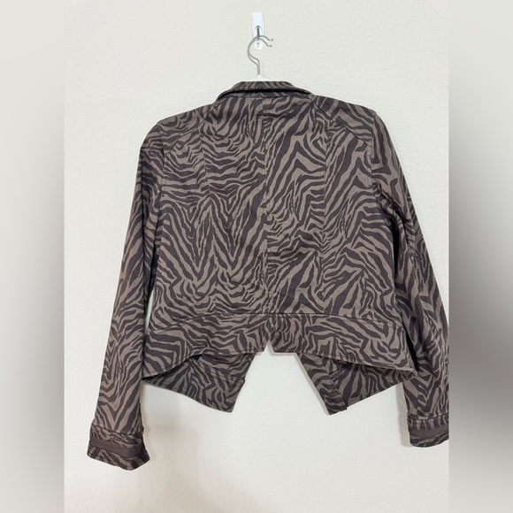 White House Black Market Women's Outline Zebra Chocolate Snap Jacket 12P - Picture 2 of 13